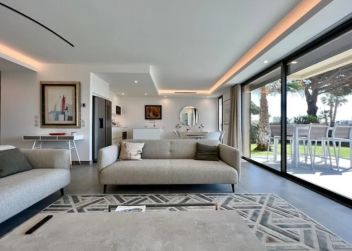 La Croisette, Yourhosthelper *