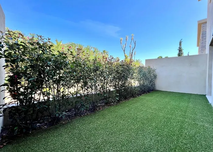 La Croisette, Yourhosthelper *