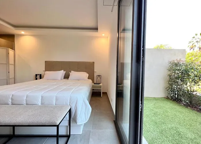 La Croisette, Yourhosthelper *