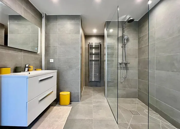 La Croisette, Yourhosthelper *